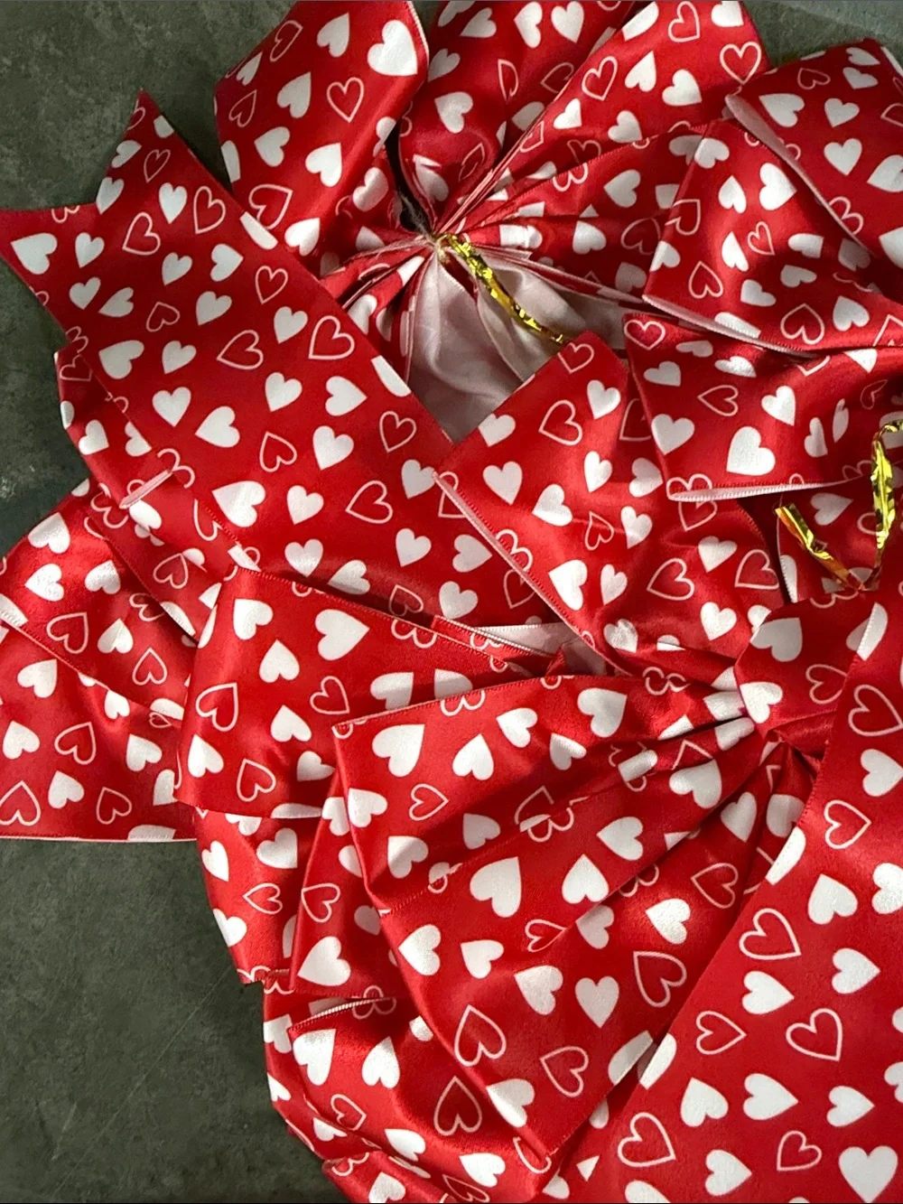 Red and white heart decorative ribbon large 10 pieces all new twist tie gold new